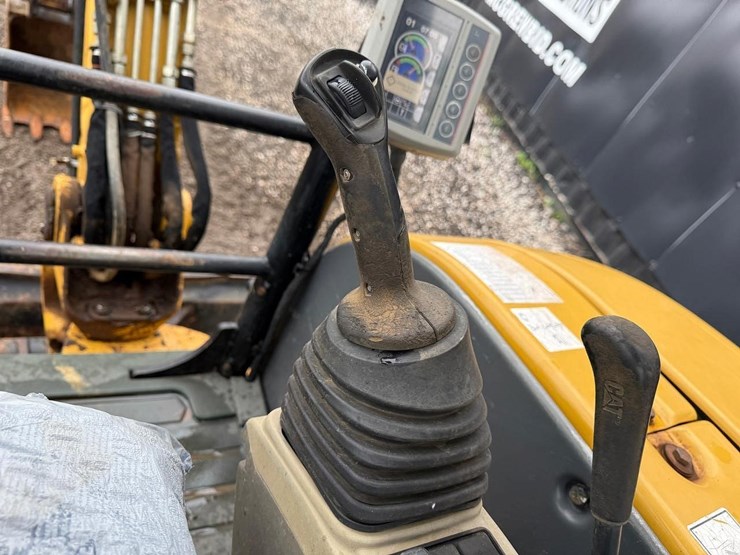 2015-caterpillar-304e2-cr-image-23