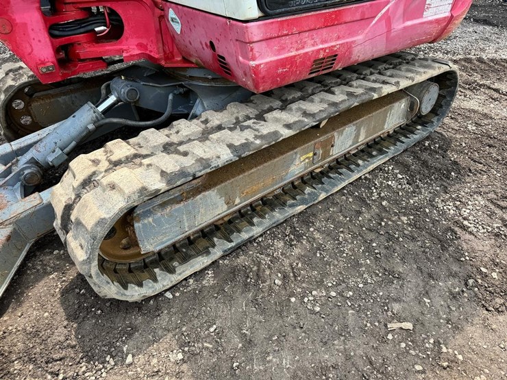 2012-takeuchi-tb250-image-14