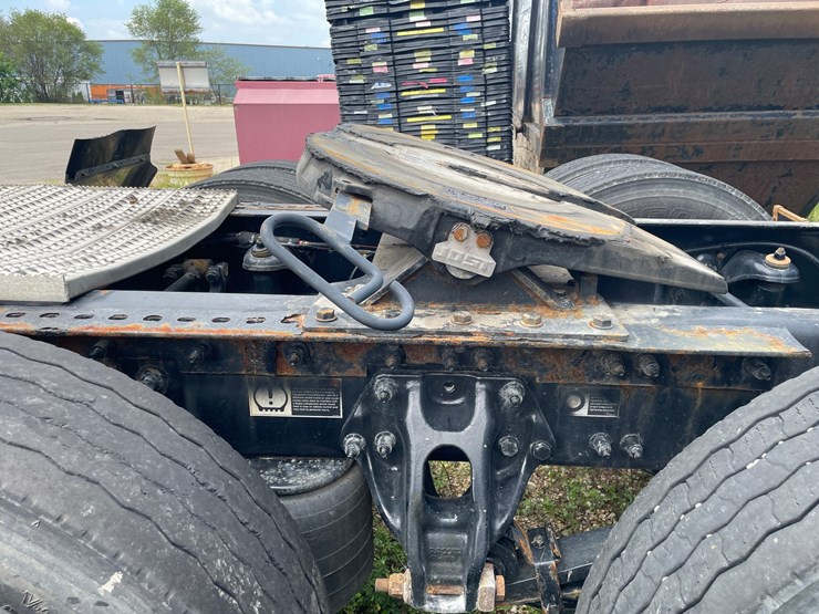2020-peterbilt-567-image-14