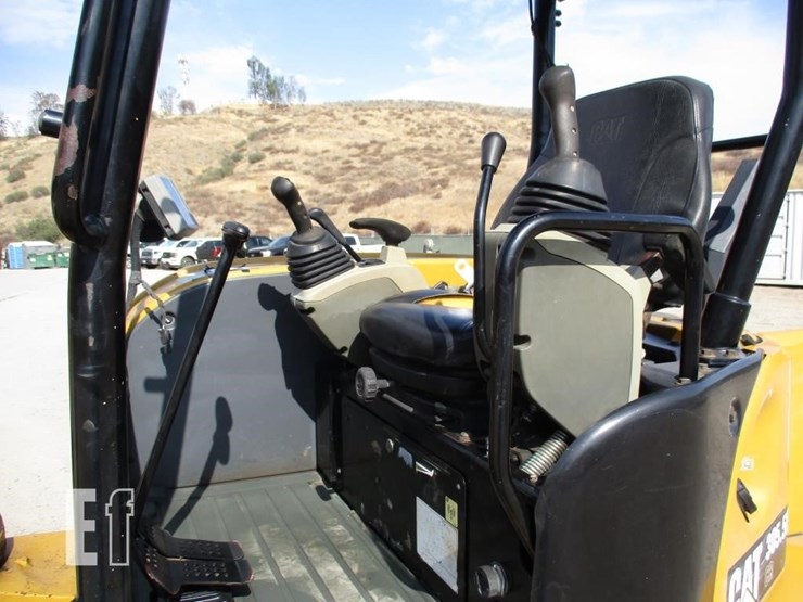 2016-caterpillar-305.5e-image-6