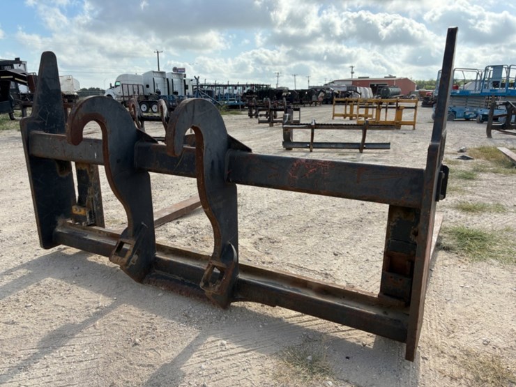 cat-fork-attachment-for-loader-image-2