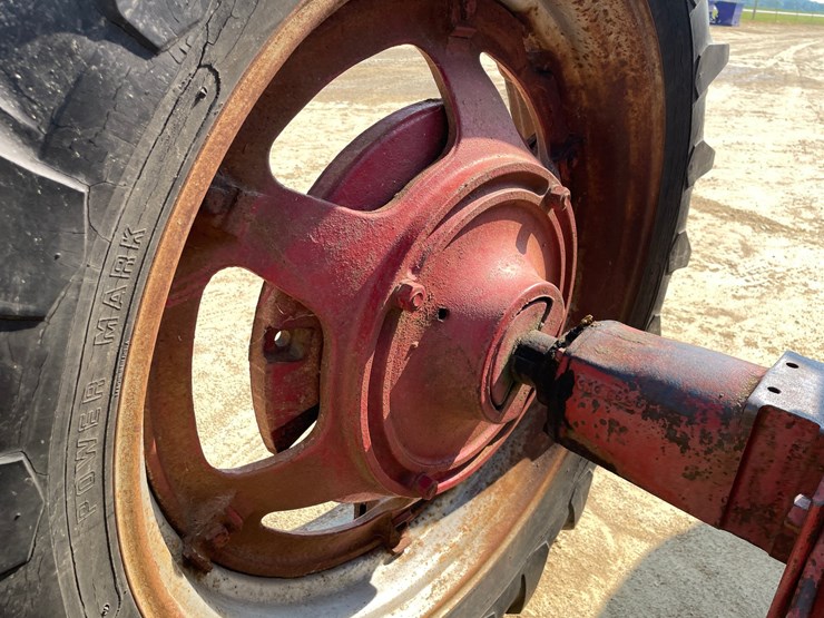 #300-•-1951-farmall-m-tractor-image-49