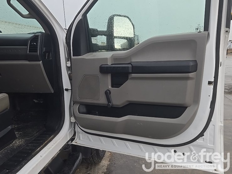 2017-ford-f550-image-35