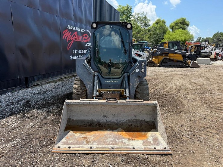 2016-deere-320e-image-7