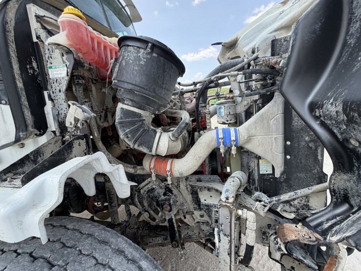 2022-western-star-4700-image-12