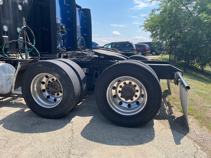 2019-kenworth-t680-image-12