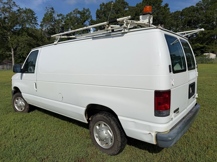 2012-ford-e150-image-3