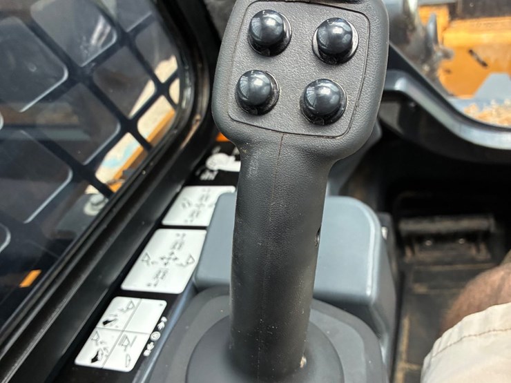 2025-deere-325g-image-15