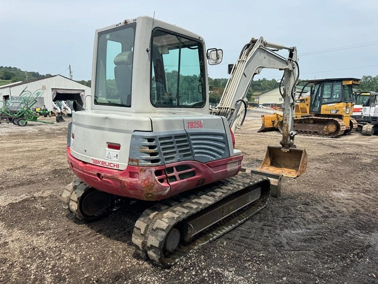 2012-takeuchi-tb250-image-6