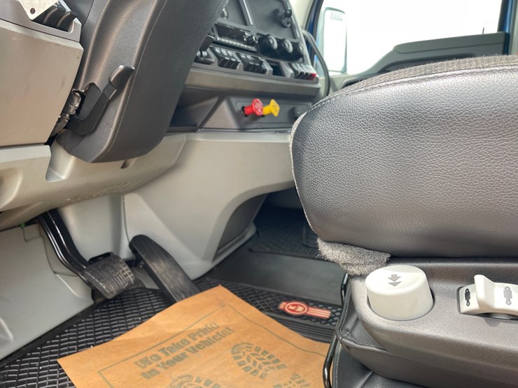 2020-kenworth-t680-image-27
