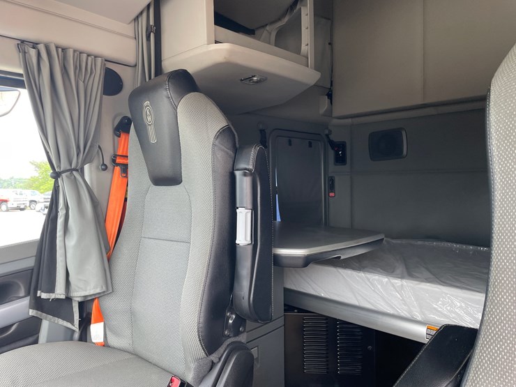 2022-kenworth-t680-image-27