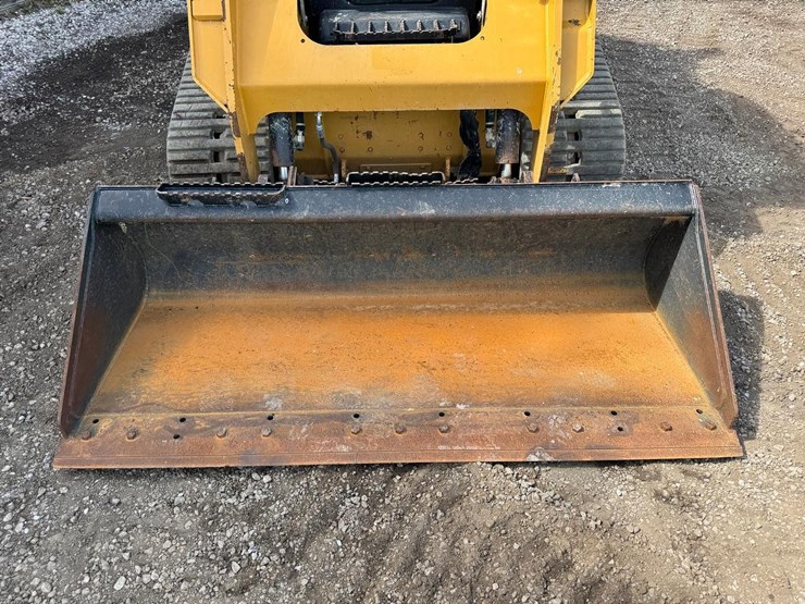 2023-caterpillar-259d3-image-10