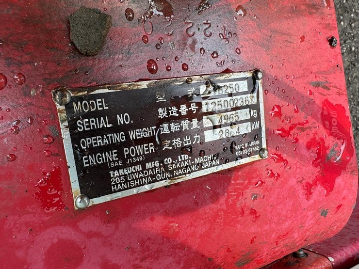 2012-takeuchi-tb250-image-33