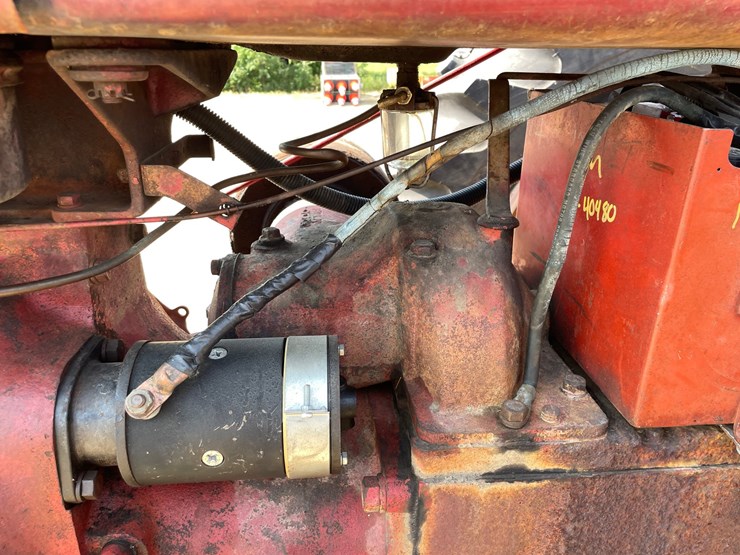#300-•-1951-farmall-m-tractor-image-35