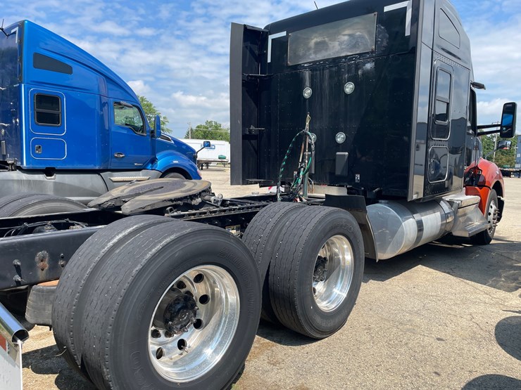 2019-kenworth-t680-image-4