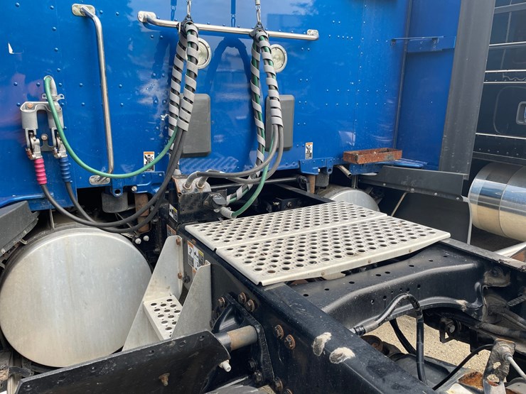 2020-kenworth-t680-image-11