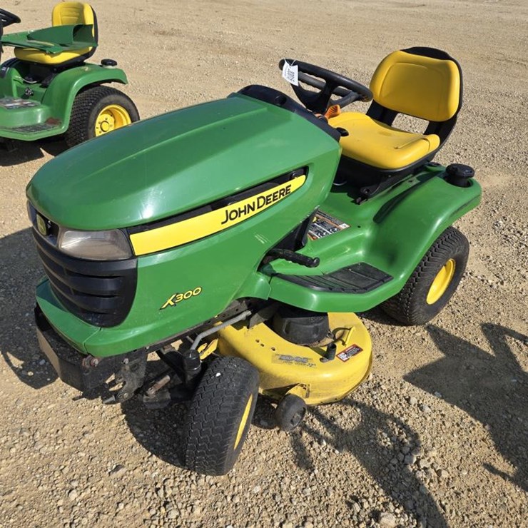JOHN DEERE X300