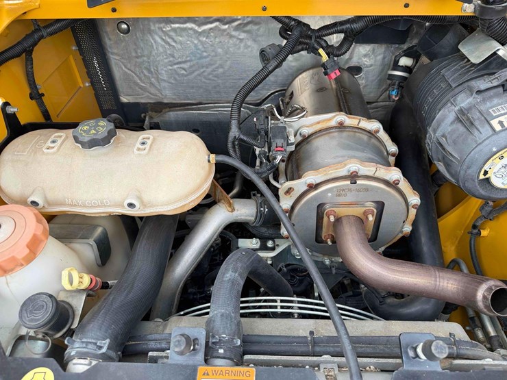 2018-deere-318g-image-12