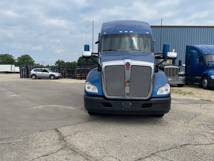 2020-kenworth-t680-image-2