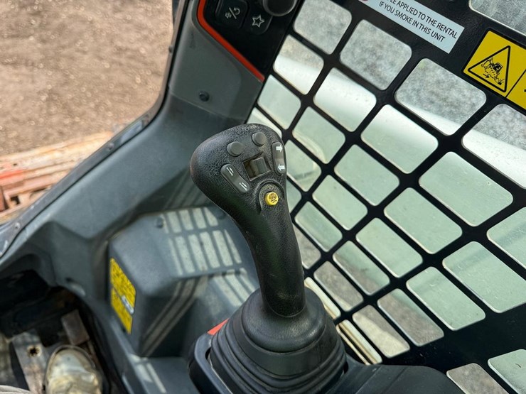 2020-bobcat-t76-image-24