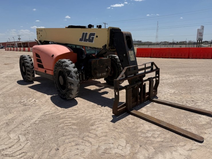 2014-jlg-g9-43a-image-2