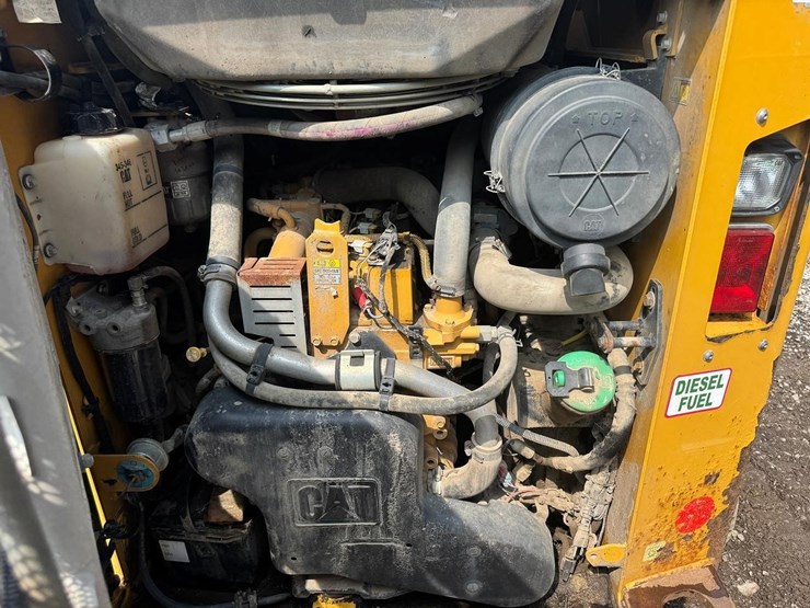 2016-caterpillar-259d-image-18