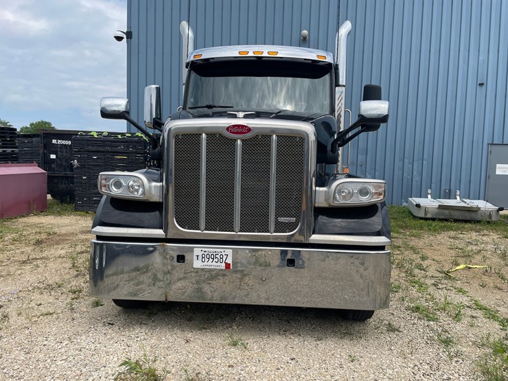 2020-peterbilt-567-image-2