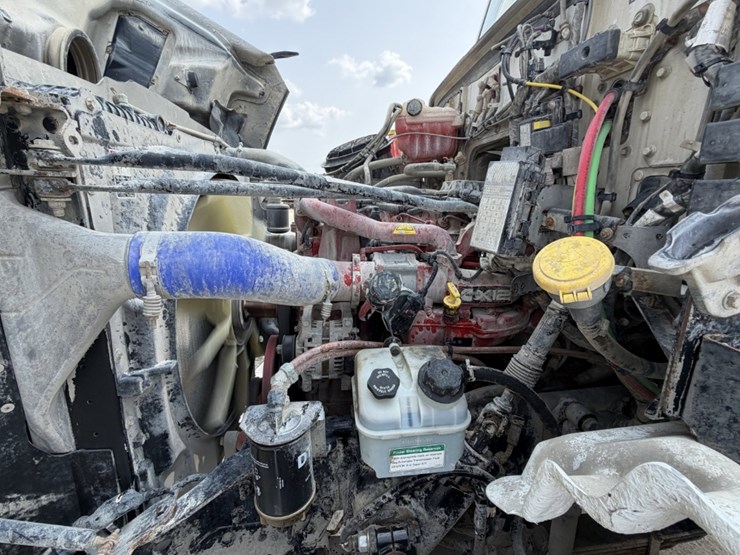 2022-western-star-4700-image-13