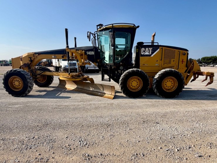 2011-caterpillar-140m-image-4