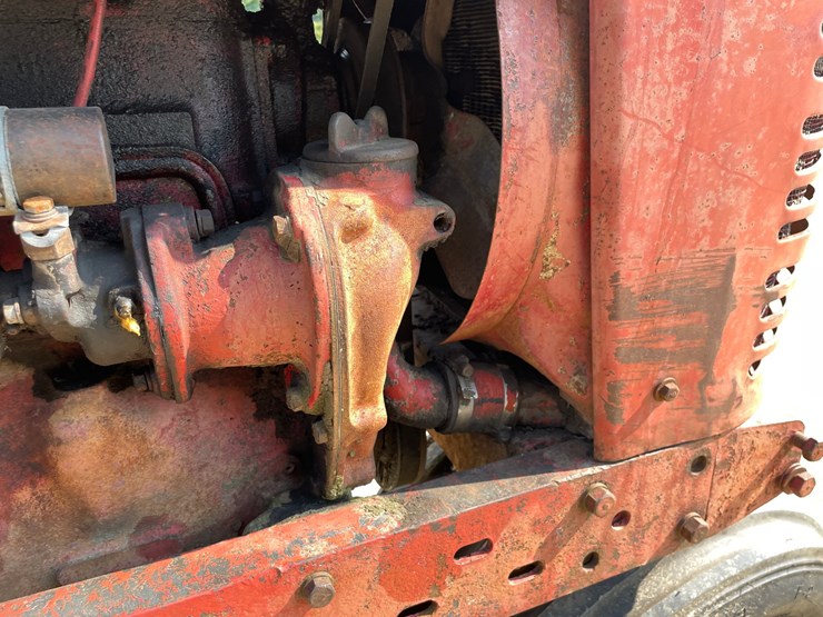 #300-•-1951-farmall-m-tractor-image-40