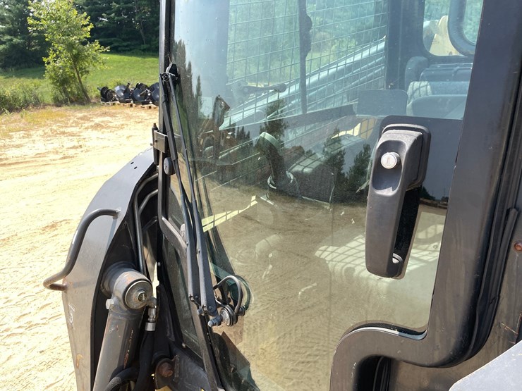 2016-new-holland-c227-image-13