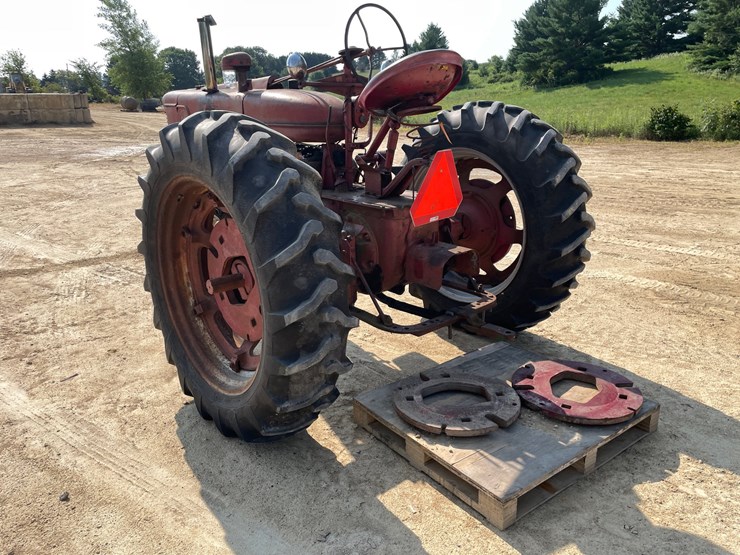 #300-•-1951-farmall-m-tractor-image-7
