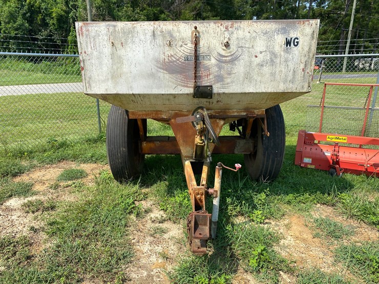 #140-•-hahn-s-9000-big-boy-fertilizer-spreader-image-2