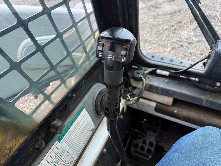 2005-bobcat-t190-image-28