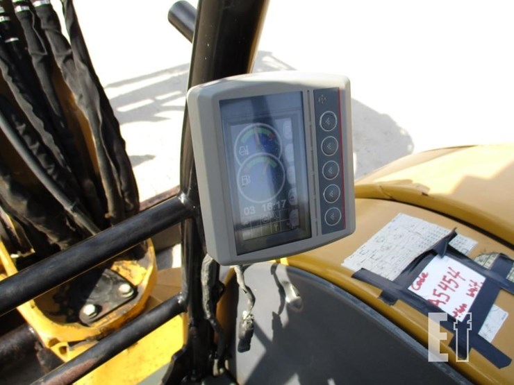 2016-caterpillar-305.5e-image-9