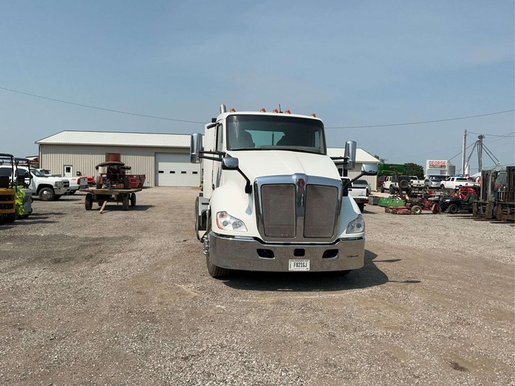 2018-kenworth-t680-image-2