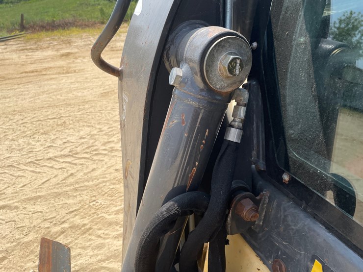 2016-new-holland-c227-image-43