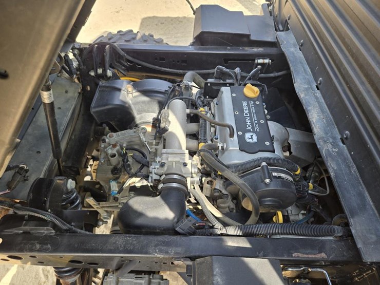 2018-john-deere-gator-xuv-835m-image-6