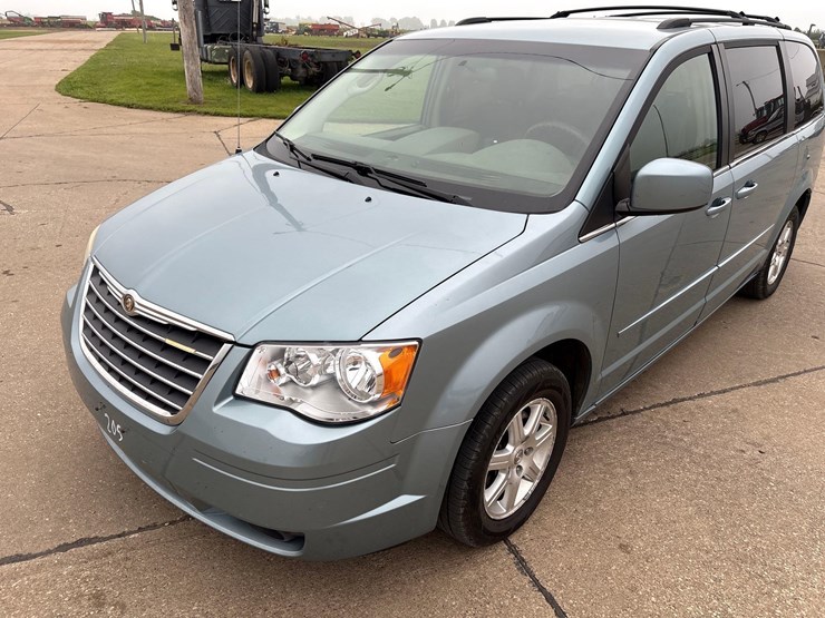 2008-chrysler-town-&-country-touring-image-12