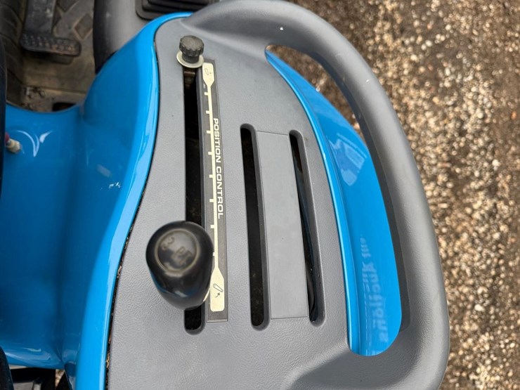 new-holland-tc25d-image-26