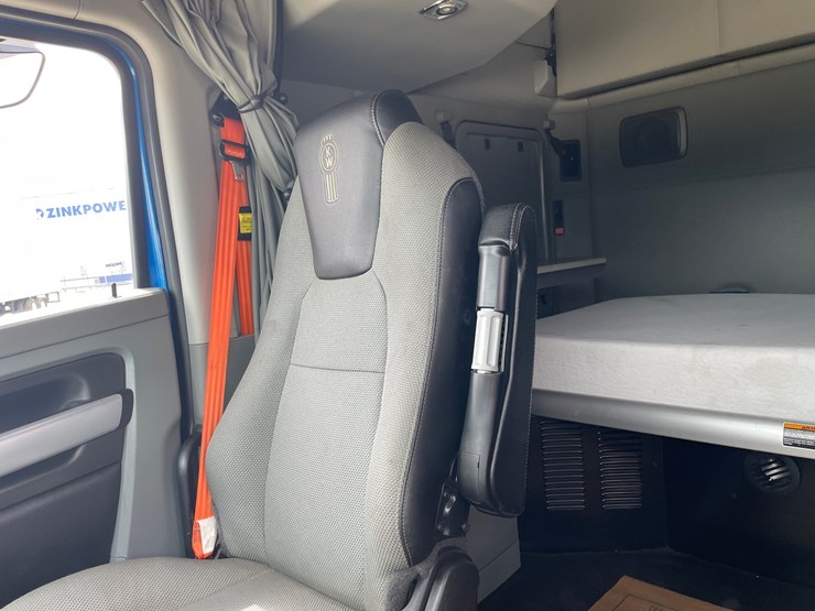 2022-kenworth-t680-image-27