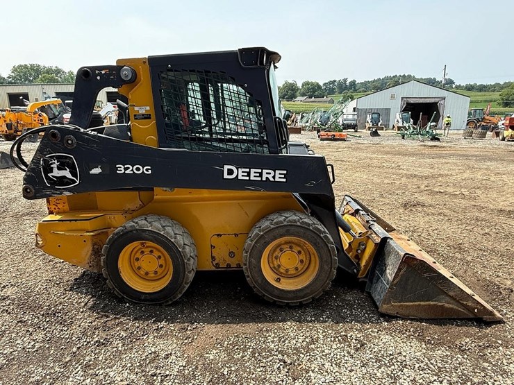 2024-deere-320g-image-5