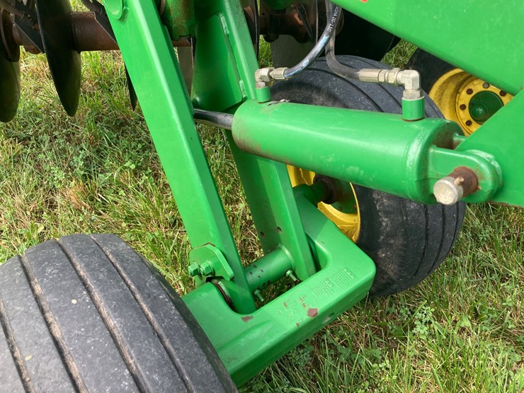 2015-john-deere-2620-image-25