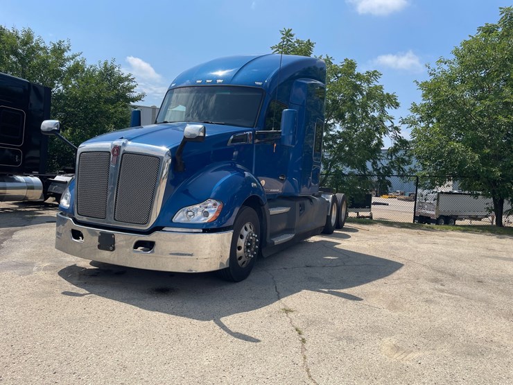 2020-kenworth-t680-image-1