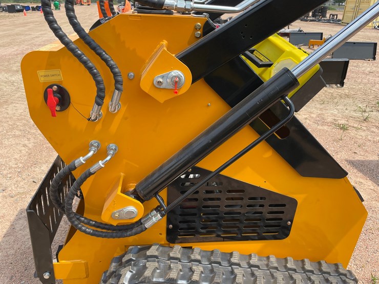 #5594-•-mms-ms360t-mini-tracked-skid-steer-loader-(mosinee,-wi)-image-12