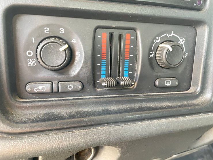2003-chevrolet-silverado-2500hd-image-64