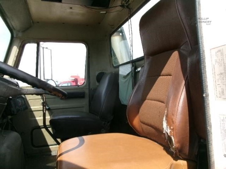 1985-international-s2500-image-10