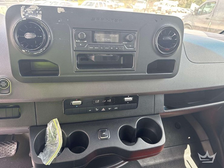 2021-mercedes-benz-sprinter-4500-image-36