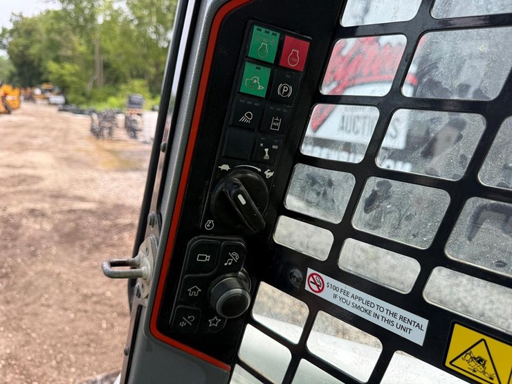2020-bobcat-t76-image-23