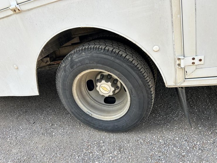 2007-chevrolet-express-3500-image-27